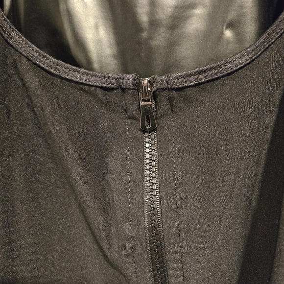 TJSweat solid pleated skirt zipper front sports vest - Picture 7 of 9